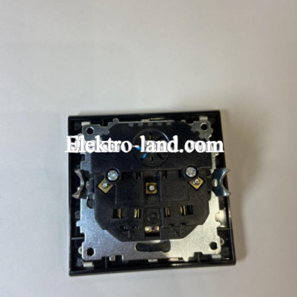 Розетка одинарная с  заземлением и USB RIGHT HAUSEN Laura золото